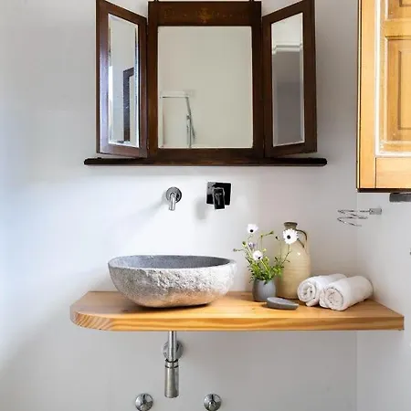 Iancura - Di Design A Salina Guest house